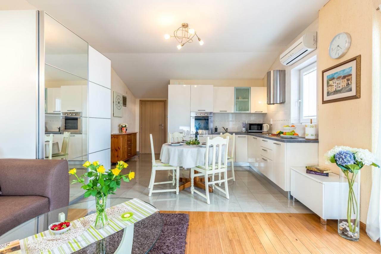 Korina Apartment Kostrena Bagian luar foto