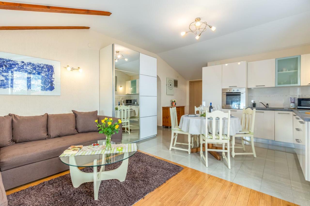 Korina Apartment Kostrena Bagian luar foto